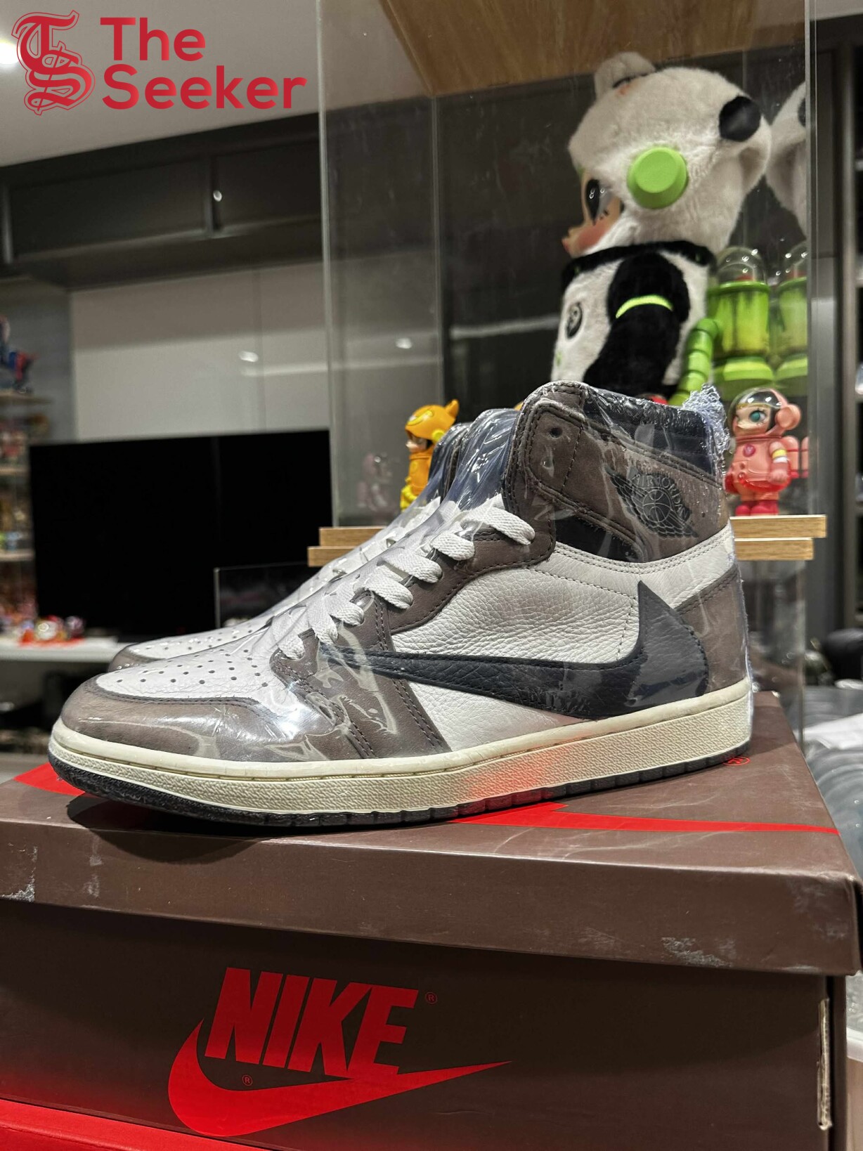 Jordan-1-Retro-High-OG-SP-Travis-Scott-Mocha-CD4487-100-4