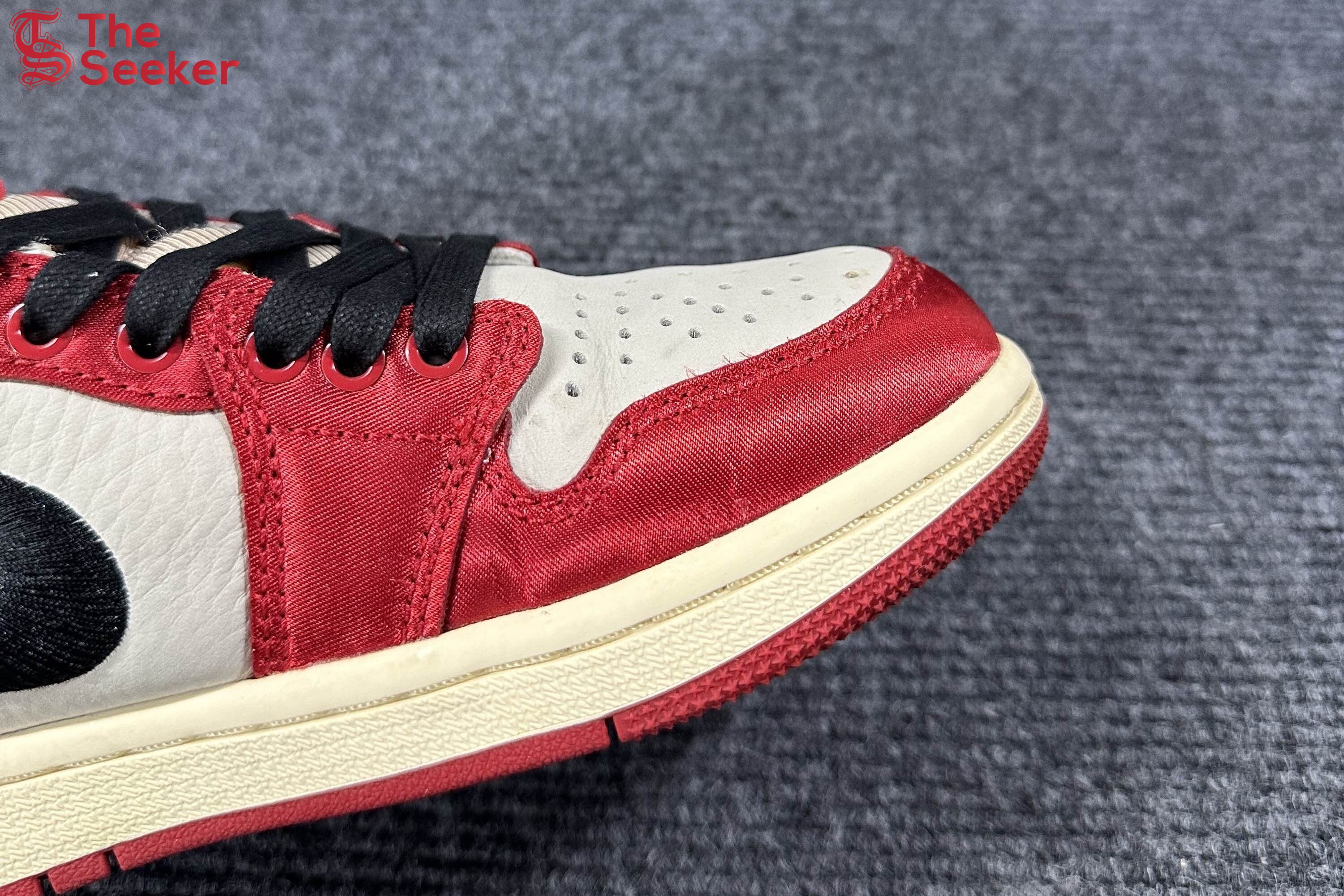 Jordan-1-Retro-Low-OG-Trophy-Room-Away-FN0432-100-4