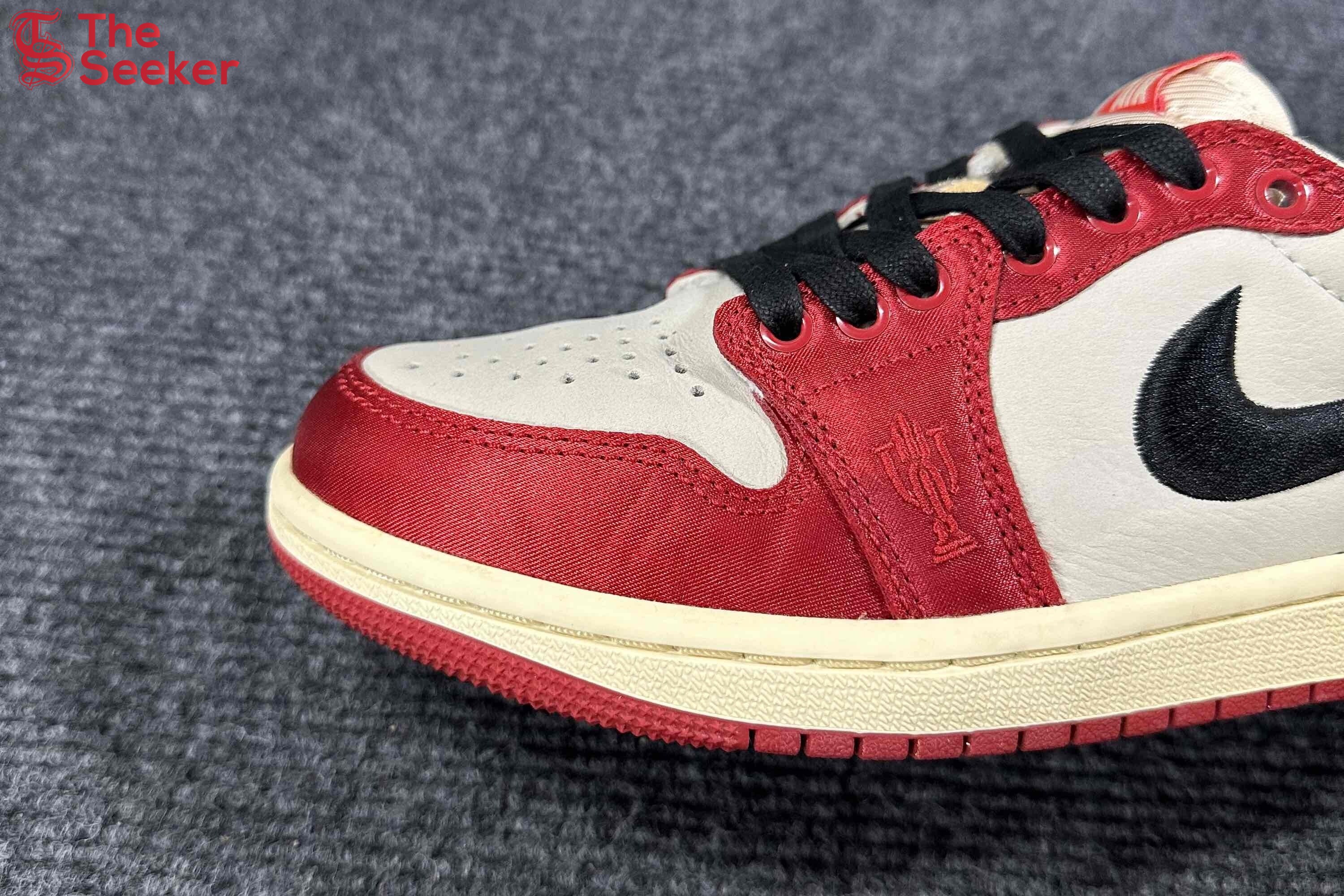 Jordan-1-Retro-Low-OG-Trophy-Room-Away-FN0432-100-5
