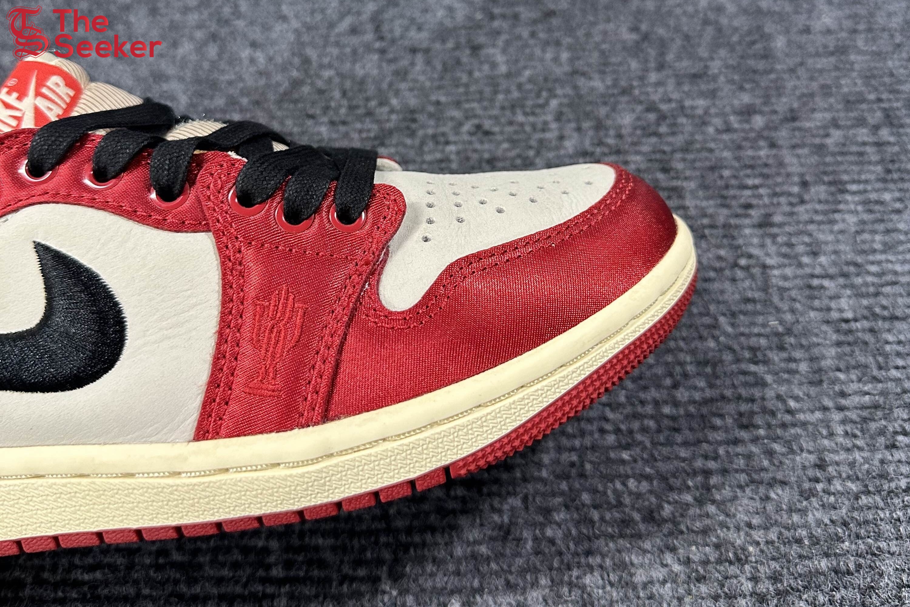 Jordan-1-Retro-Low-OG-Trophy-Room-Away-FN0432-100-6